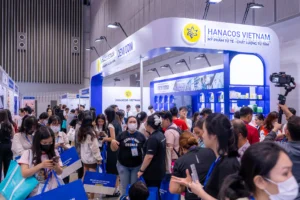 Gian hàng Hanacos Vietnam thu hút đông đảo khách tham quan tại VietBeauty 2025.